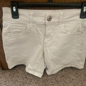 Woman’s  American Eagle white denim shorts